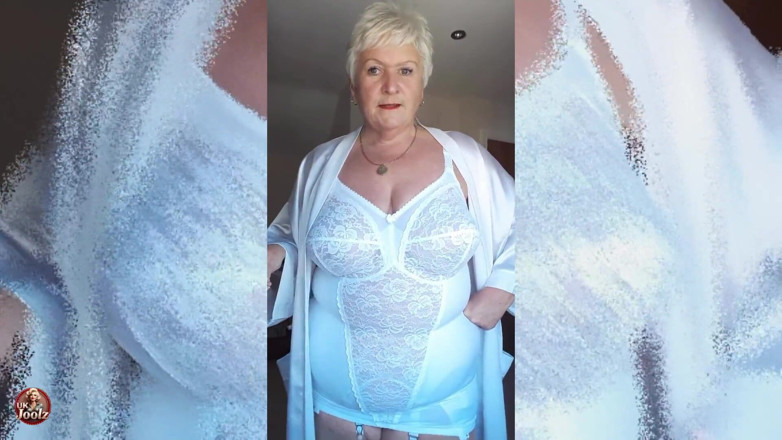Uk Joolz: Would You Like Me to Answer the Door to You...