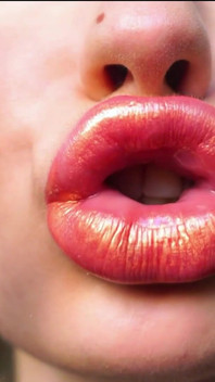 Sensual Golden Melting Kiss