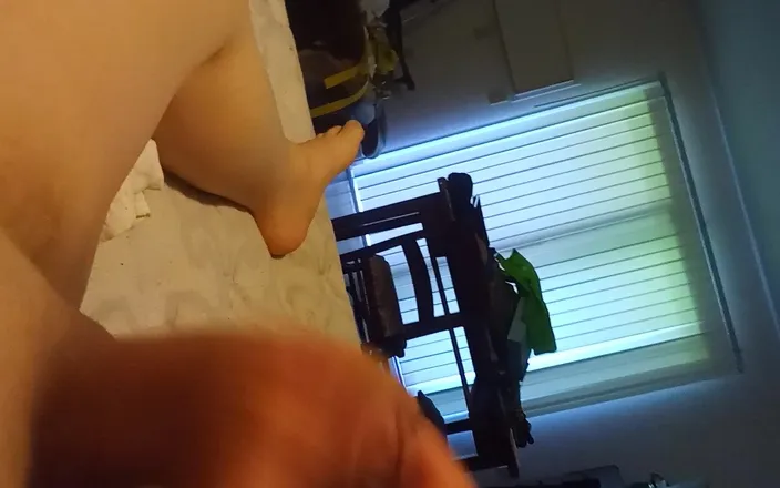 JG Risk: Bed jerkoff part 1