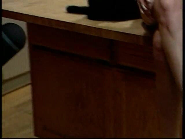 I kissed a girl and I liked it: Genç güzel sarışın mutfakta yaşlı halı müncher'imi baştan çıkardı