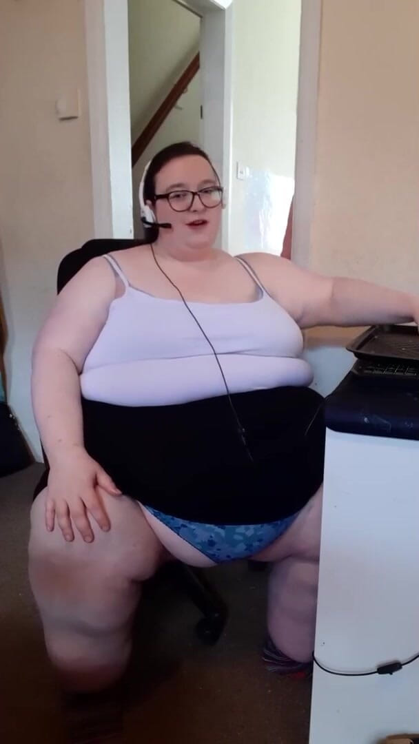 SSBBWLadyBrads: Ssbbwは彼女の上司からドーナツを楽しんでいます