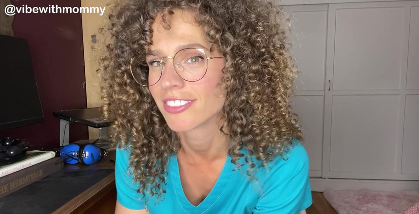 VibeWithMommy: L'infermiera ebrea solleva il dottore JOI. Lo so quanto lavori...