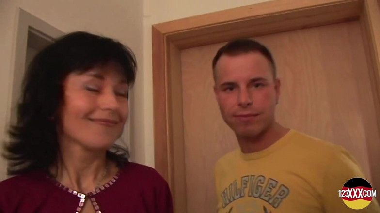 123XXX - 100% Amateurs: After a Brief Chat, the Sexy Brunette Explains Who Rides...