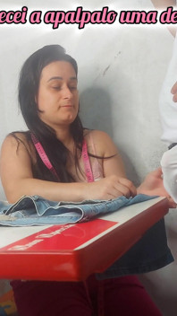 La sarta guarda l'erezione del cliente!