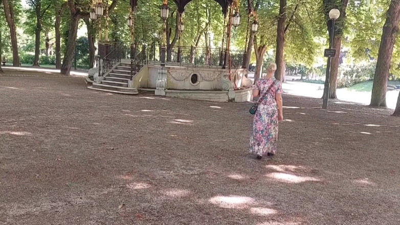 Selena701: Amatorska blondynka dojrzała żona lubi seks oralny w samochodzie