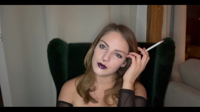 Naughty Natascha: Kouření sexy