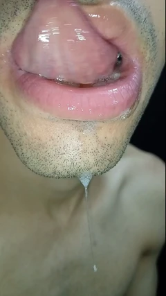Porra na minha boca, brincar com seu esperma e engoli-lo, close-up, gay safado, língua, sloopy