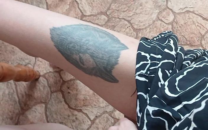 Lesbian-candys: Dívka v letních šatech masturbuje