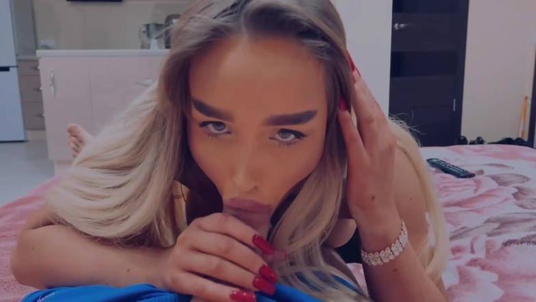 Aleks Sam: Blondă Tatuată E Proastă Și Are O Perspectivă De Câine Dur -...
