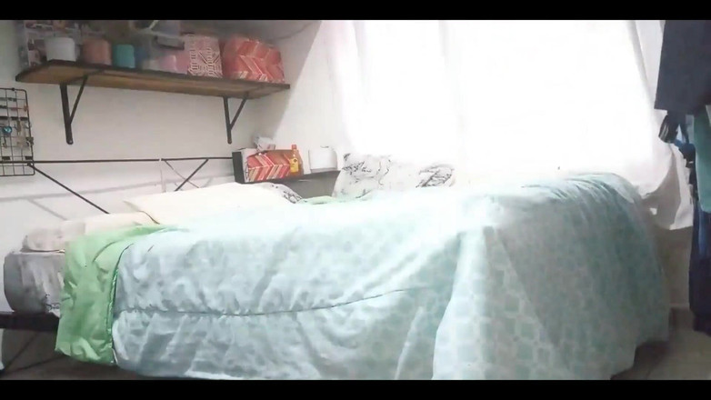 Karmicoxv: J’ai caché le téléphone portable dans ma chambre, elle est...