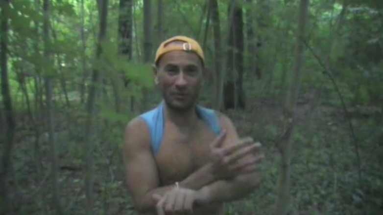 Gaybareback: Gej koleś zerżnięty przez twink w rejsie po lesie na świeżym...