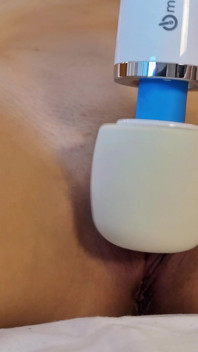 Isabela's eerste lesbische Hitachi-ervaring