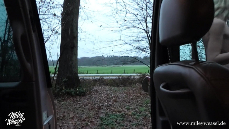 Miley Weasel: Sexy německá blondýnka je ošukaná na veřejnosti