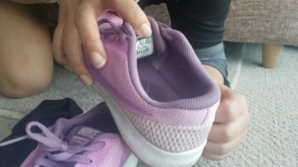 Footlicious3: Plułem na buty. Śmierdzące, brudne, czarne skarpetki