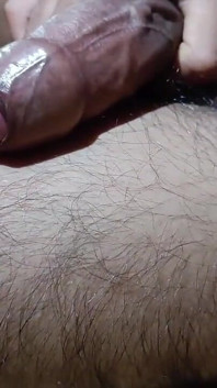 Riesige masturbation mit großem monsterschwanz