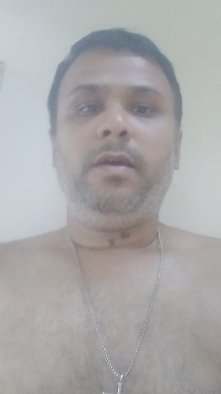 Nani Top: Yalnız adamın yarağı seni daha uzun saatler boyunca sikiyor.