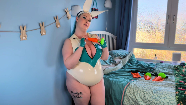 Alice_Mayflower_Scottish: Bunny Girl Squirting &amp; Anal - Solo Girl
