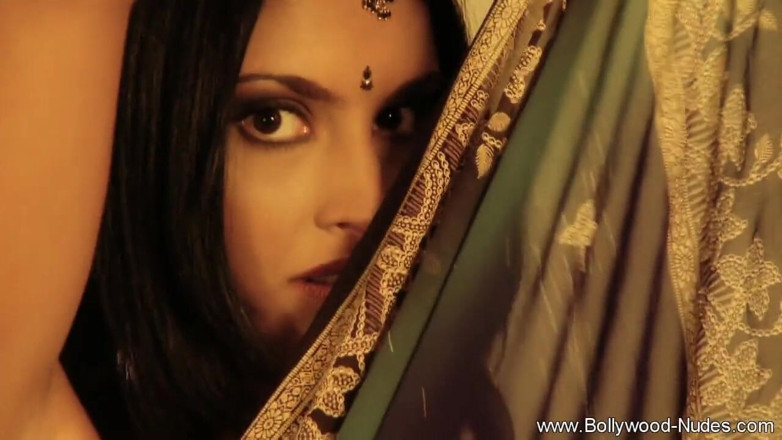 Bollywood Nudes: Indická holka tě nechá vědět, že je nahá