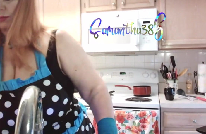 Samantha 38G: Samantha 38g Mencuci piring di apron titik polka baru
