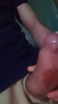 Mi masturbo con Vestiti addosso