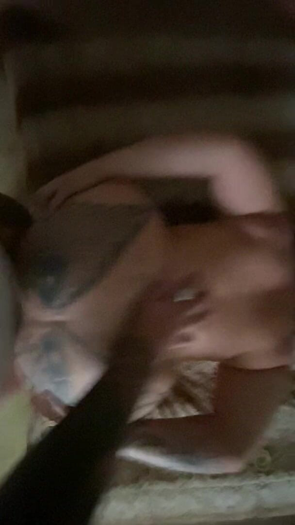 MzKiTTy91: Isteri Milf putih berpantat besar mengambil pancutan belakang