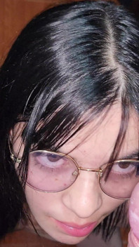 La Sexy Y Caliente Laura Se Folla a Un Tecnico Que Arrelgo Su Computadora! Recibe Semen En Su Cara
