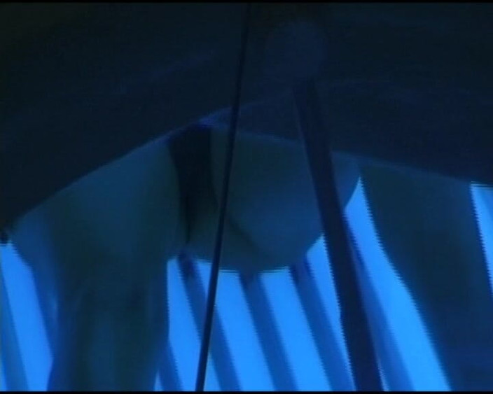 Deutsche Damen: 이 독일 창녀가 일광욕을 하며 보지를 가지고 노는 모습을 지켜봐