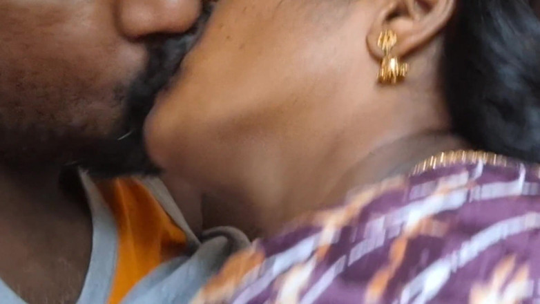 Delightrose: Indyjska żona tamilska ssie męża do szarpania