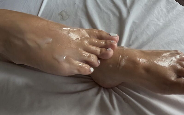 valeriaviktor: Massaggio ai piedi, masturbazione e piede con grandi tette bionde