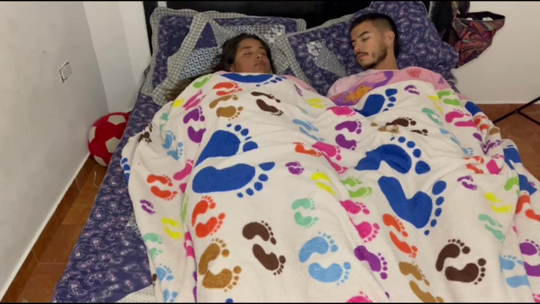 Miaandaxel: 핫한 밤에 의붓아빠의 자지를 먹어 - 스페인어 포르노