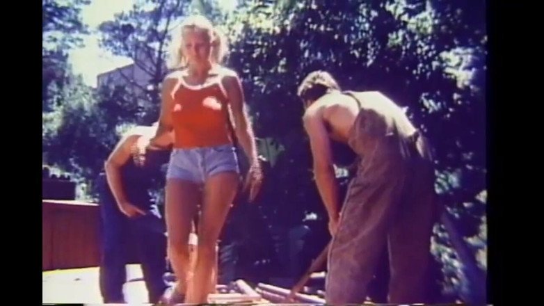 Vintage megastore: Doubles pénétrations et éjaculations pour de jeunes blondes magnifiques vintage (film complet)