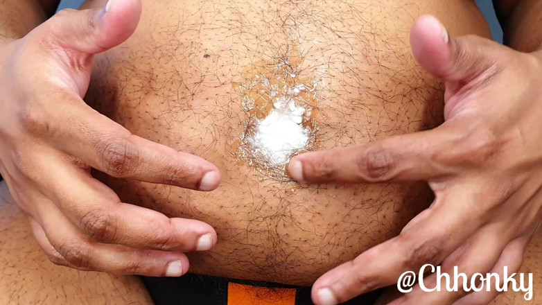 Denim Tiger: Fingering my oiled up belly button