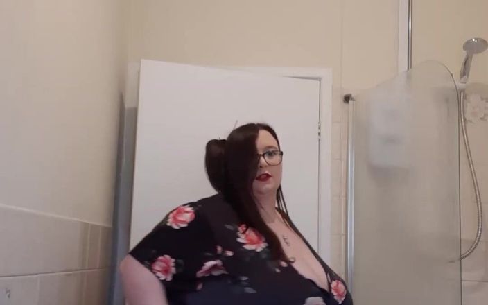 SSBBW Lady Brads: Ssbbw plaagt vóór het douchen