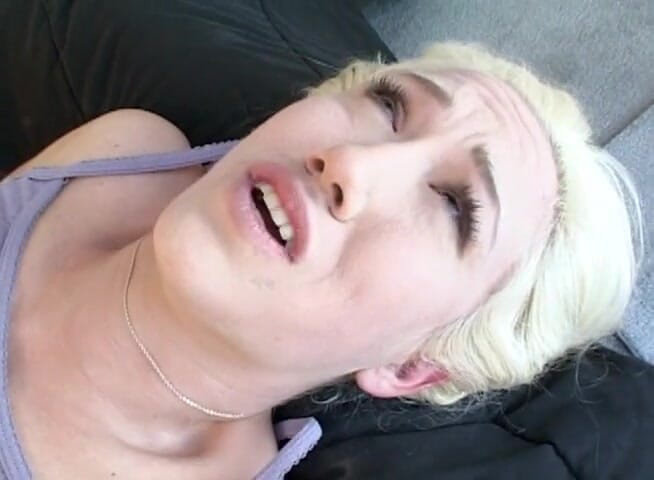 Lesbo Tube: Hot blondie seduces her brunette friend