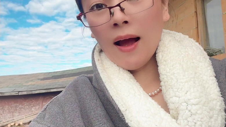 sweethanajapanese: hana sexy spaziergang vom schlafzimmer zum garten, lass sie überschwemmen