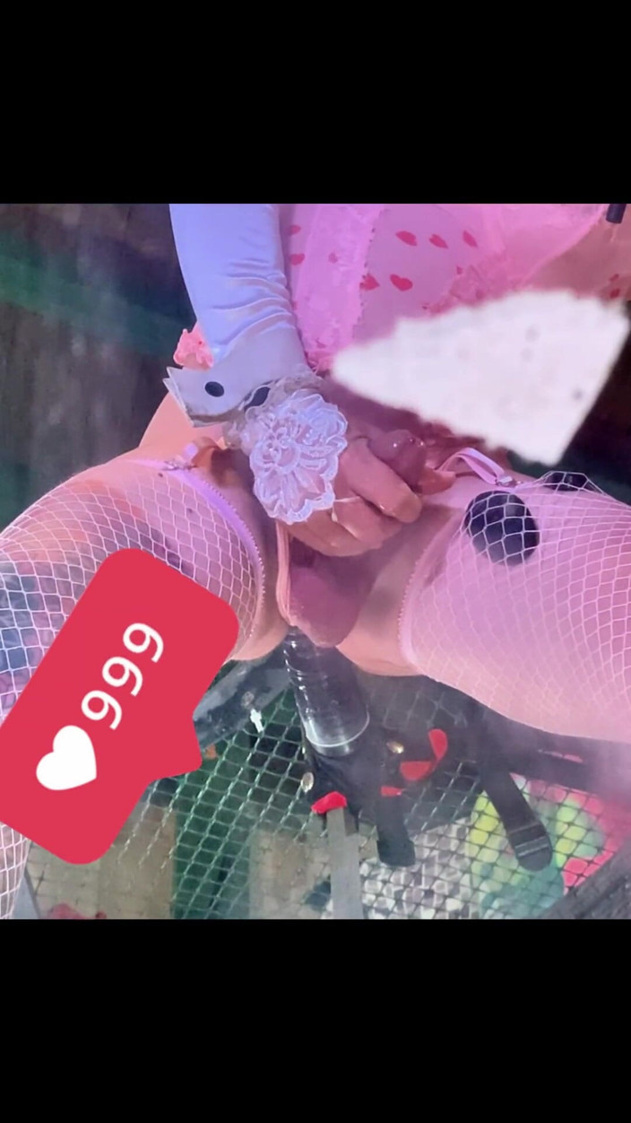 Benito414: 벽에 검은 딜도를 타고 핑크 스타킹 란제리 쉬멜