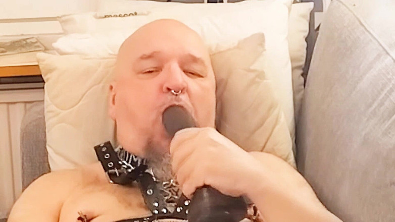 Homo Kotilainen: Финский homo Kotilainen обожает большие черные члены.