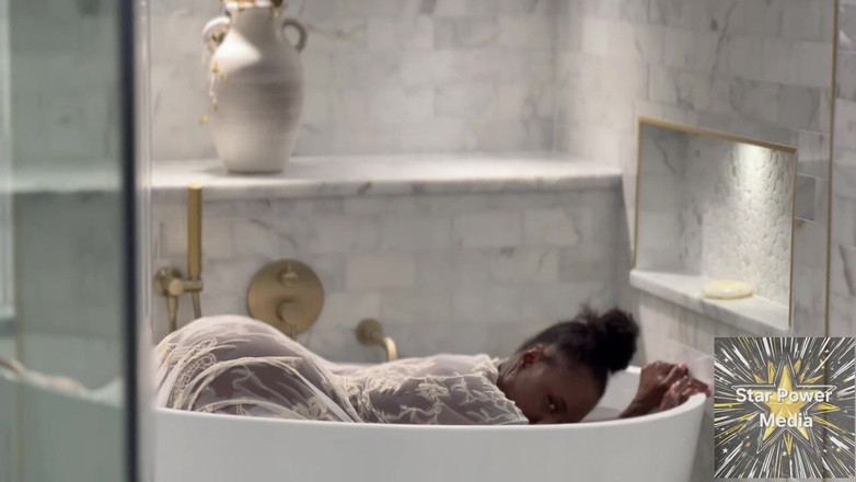 Star Power Media: Smyslné promočení: Gianiny nezbedné koupelové škádlení