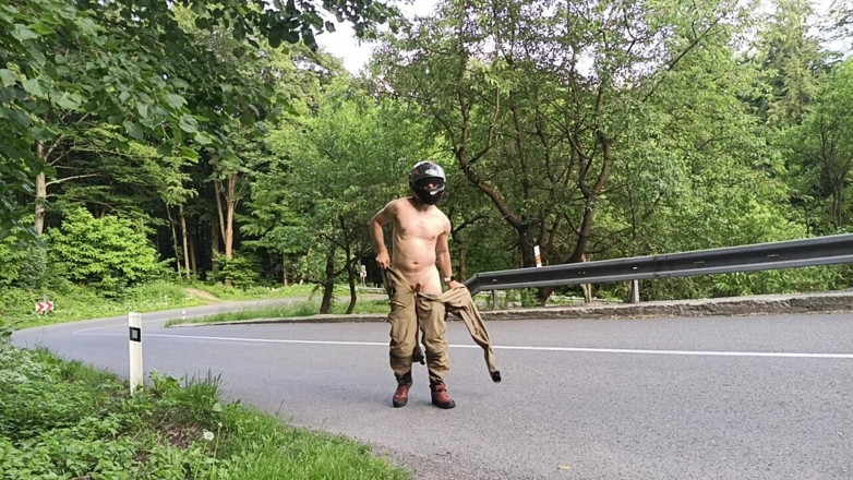 kickerscooter: Jerking off in Public on the Road Near a Spring,...