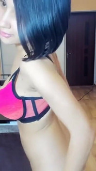 Si rambut coklat seksi Myla_angel dalam coklat merah jambu dan seluar dalam!