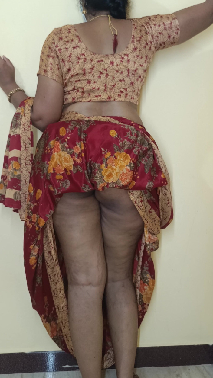 Inba: Il sari rosso tradisce casalinga 1
