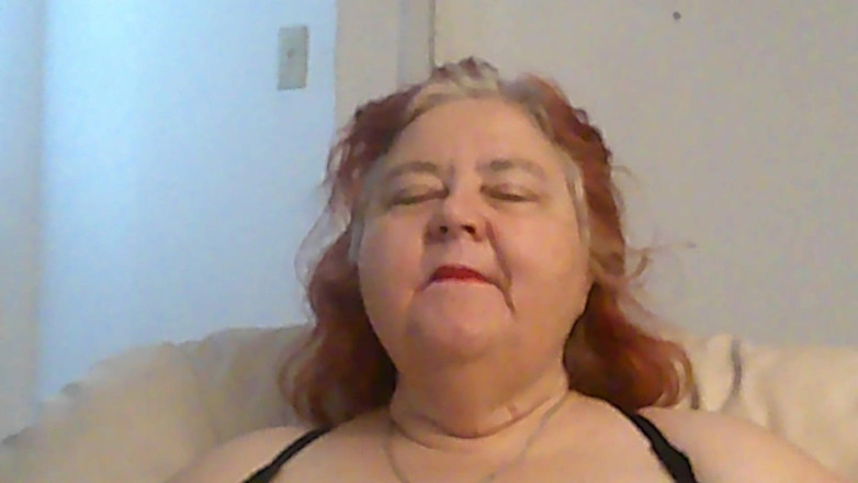 BBW nurse Vicki adventures with friends: แชทลิปสติกตัวจิ๋วแต่งตัว