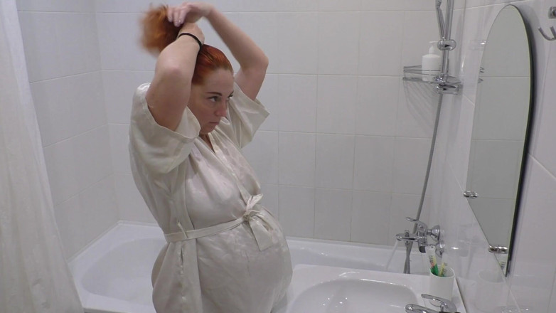 LoveHomePorn: Знято на відео, вагітна мачуха шаленіє у ванній кімнаті