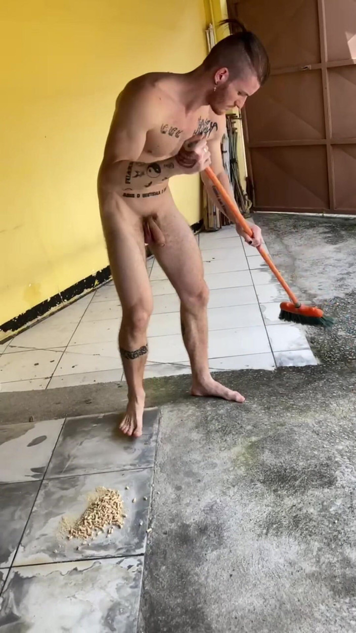 carmonaoficial: M-am dus la Clean the Yard, m-am excitat, m-am masturbat și...