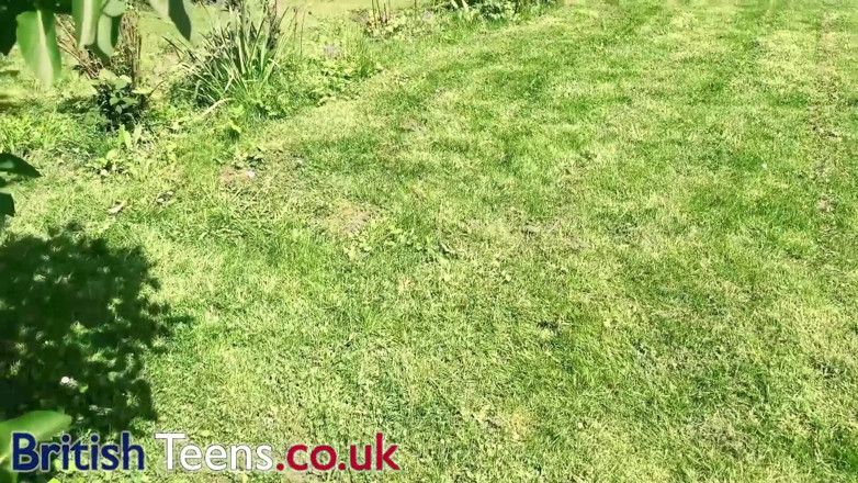 British Teens: Joi curang pada teman wanita awak: jururawat Lana berseronok