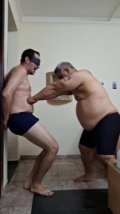 Punchbagplz: Kapten Dominator X Jobber, Fake Gutpunch