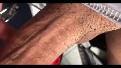 i7Bernard: Aku lagi asik muasin memeknya pakai gitar (landscape)