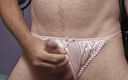 Fantasies in Lingerie: इन स्वादिष्ट गुलाबी पैंटीज को पहनने का कुछ समय मिल रहा है