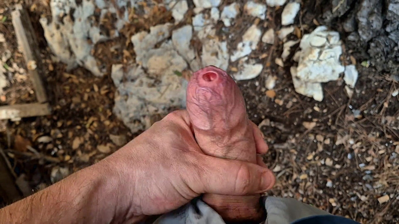GloomyChase977: 包茎爸爸公共。抚摸缓慢，到处都是 precum