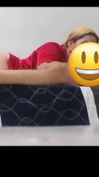 Cantik Keldai Besar Berambut Perang